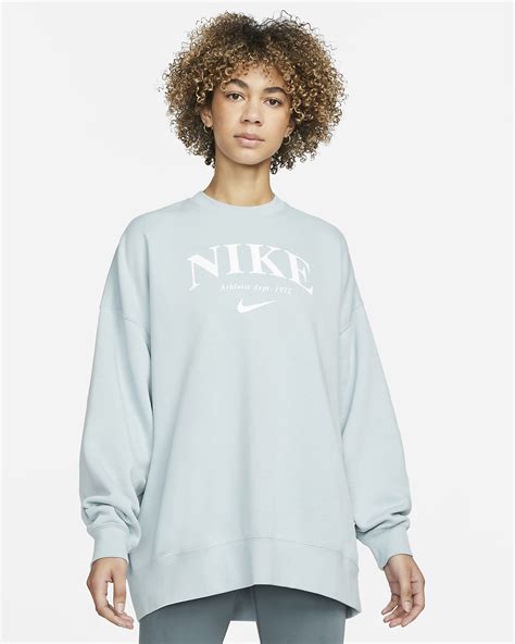 Nike Essential 